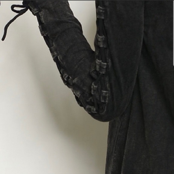 👑Laced Sleeve Black Dress!! - Picture 2 of 4